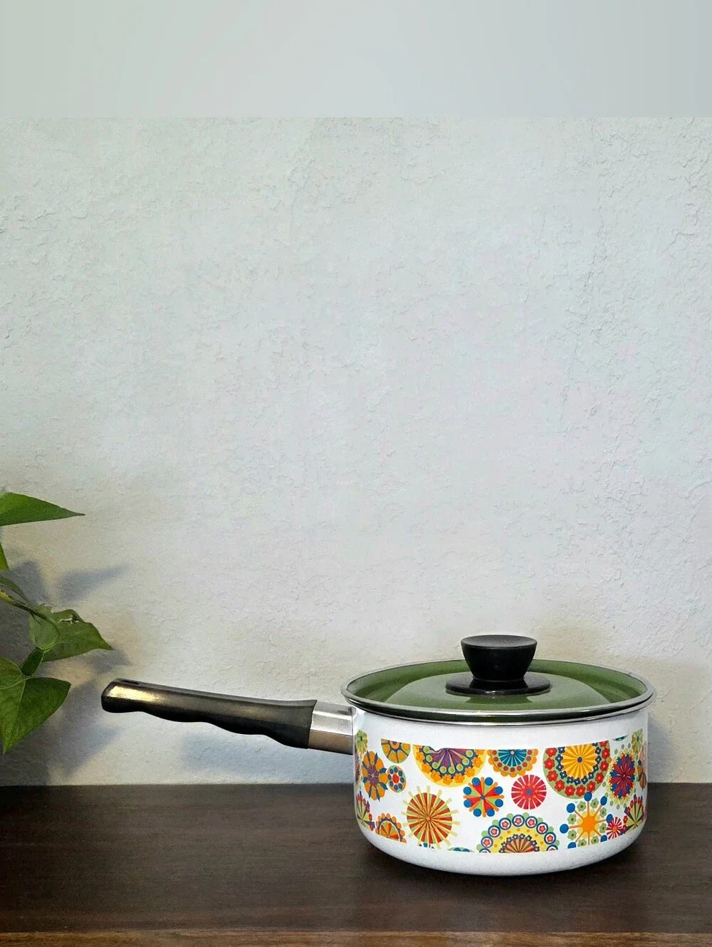 HTF  1970s Flower Power Medallion Enamelware 2 Qt Saucepan With Lid Vintage